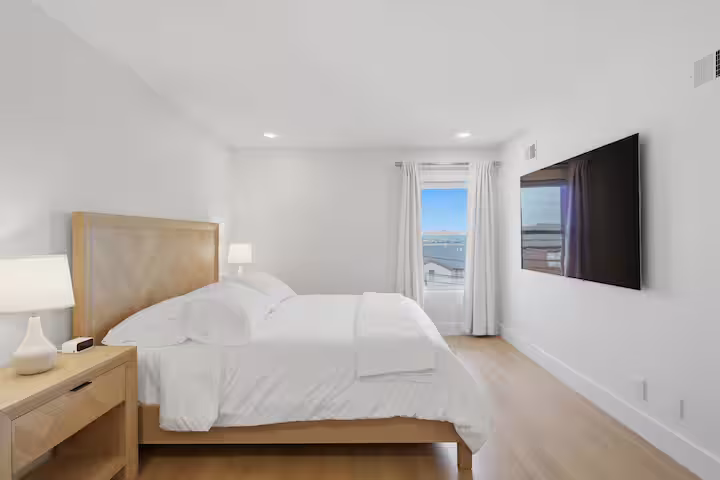 Brand New Large Lux APT minutes from MetLife & NYC