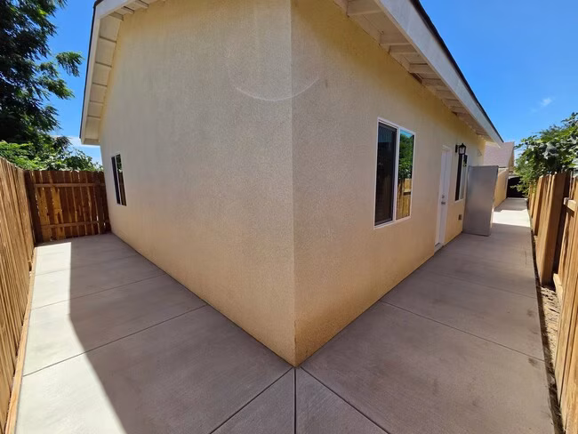 1808 St Clair Ct Bakersfield, CA 93304 South Wible Orchard Neighborhood