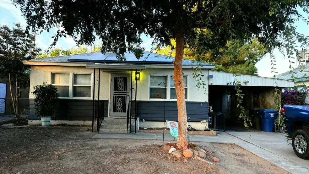 516 Charleston Dr Bakersfield, CA 93308 North Country Meadows Neighborhood