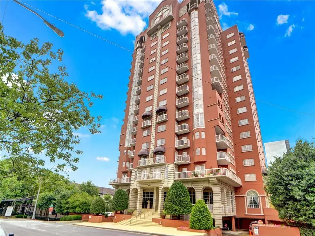 3435 Kingsboro Rd NE #1601