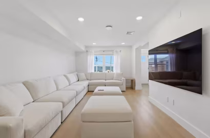 Brand New Large Lux APT minutes from MetLife & NYC